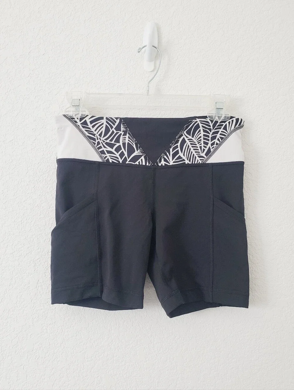 Lululemon Run Dart & Dash Black Bike Shorts 6 Contrast Quilt Waistband Hiking